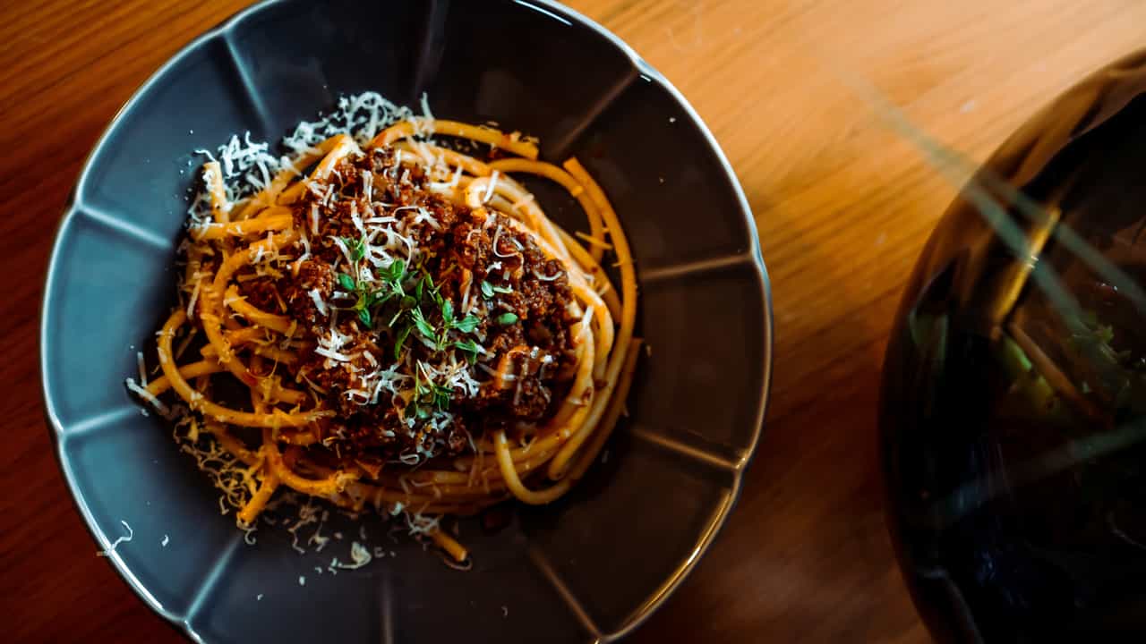 Cover image for Spaghetti mit Soja-Zucchini-Bolognese