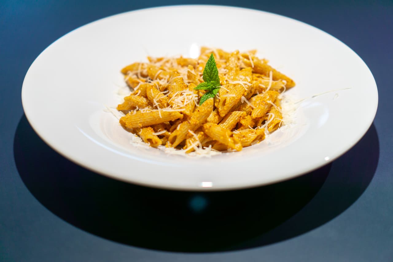 Penne mit Spitzpaprika-Haselnuss-Pesto