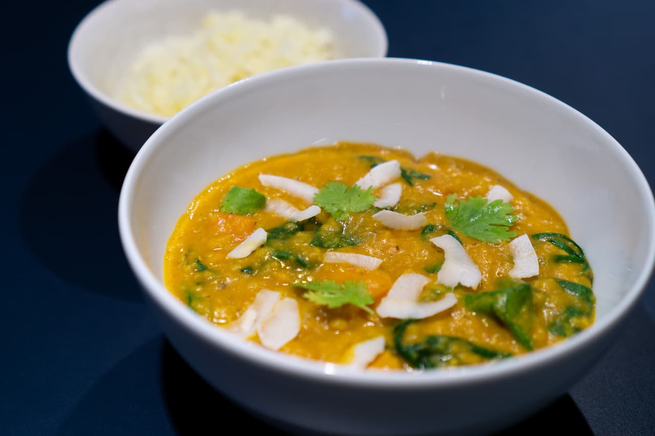 Linsencurry mit Süßkartoffeln & Spinat