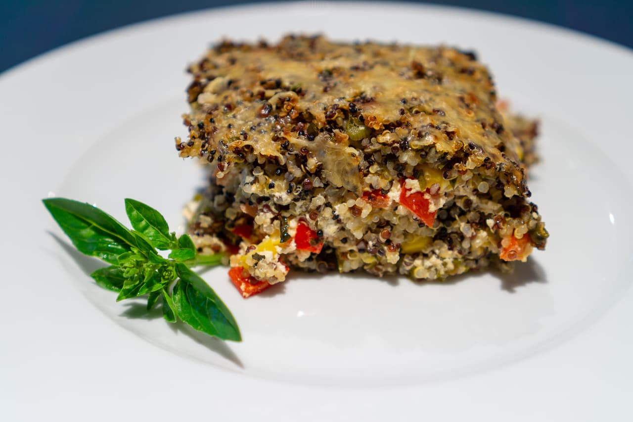 Pikanter Quinoa-Topfen-Auflauf