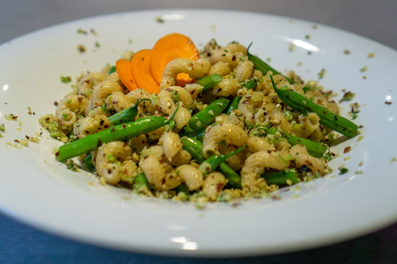 Fisolen-Pasta mit Walnuss-Gremolata